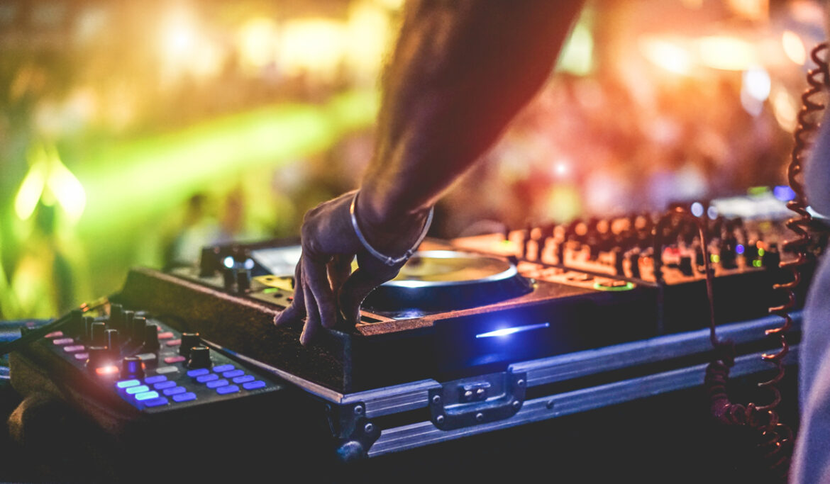 Youthful Rhythms: Tailored DJ Experiences for Teen Celebrations
