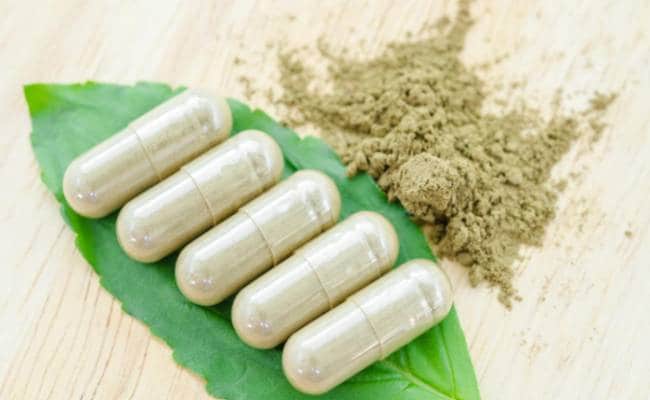 How do different kratom strains compare in terms of effectiveness for alleviating ADHD symptoms such as hyperactivity and impulsivity?
