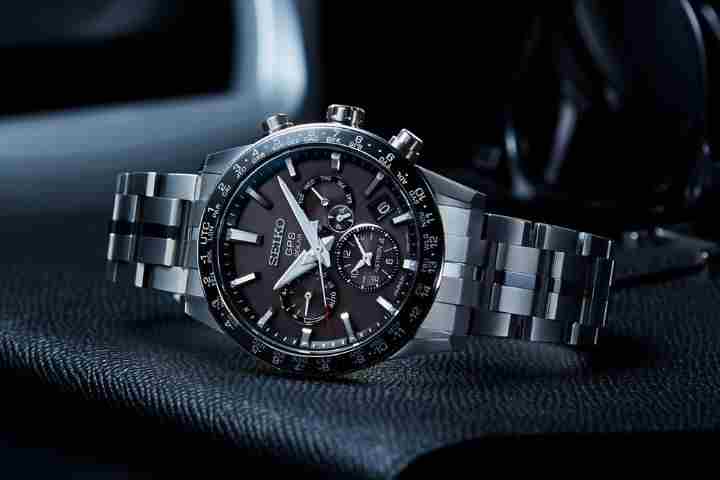 Gift a Timepiece: A Guide for Choosing Men’s Watches Online