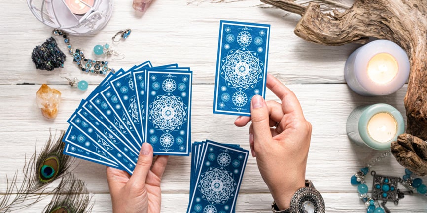 Find Confidence in Everyday Uncertainties with Free Tarot Readings