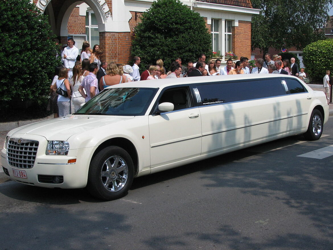 How Electric Vehicles and Limousines Will Change Point-to-Point Travel