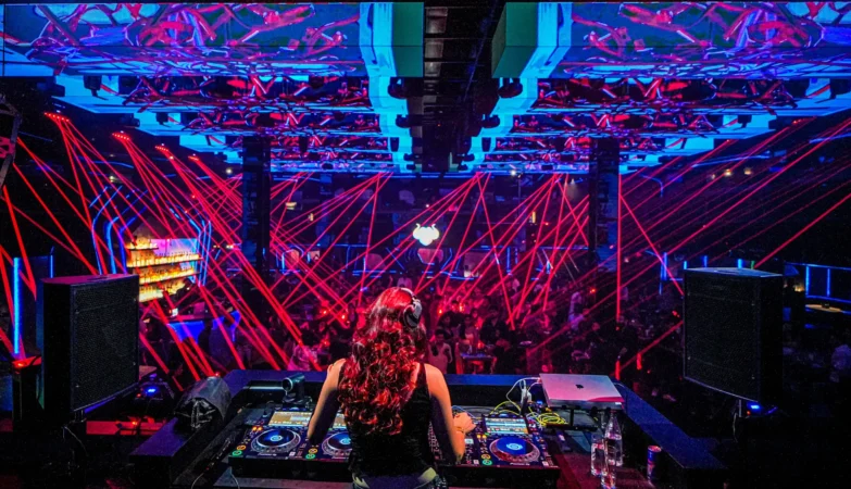 How Cocktail Culture Is Redefining Nightlife with DJs and Seaside Energy